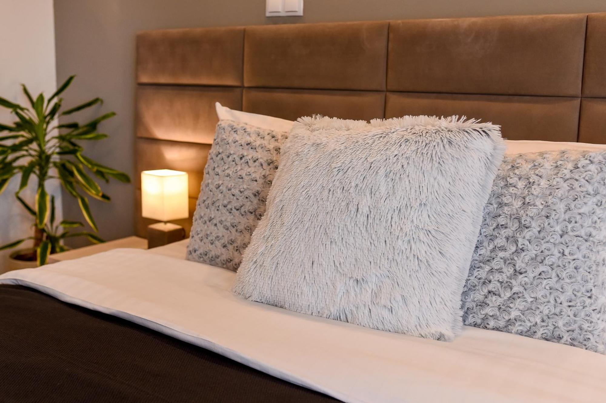Chic Accommodation With Breathtaking Views Over Calea Victoriei - Your Central Heaven Bucharest Exterior photo